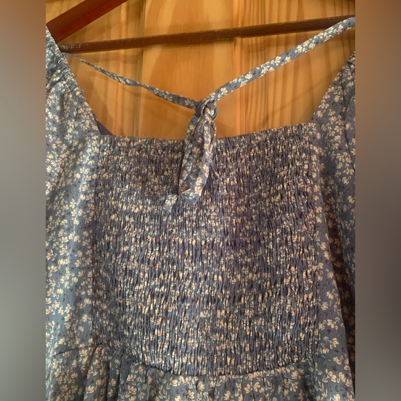 A beautiful blue top that I wish would fit me so badly!!! - Picture 2 of 6